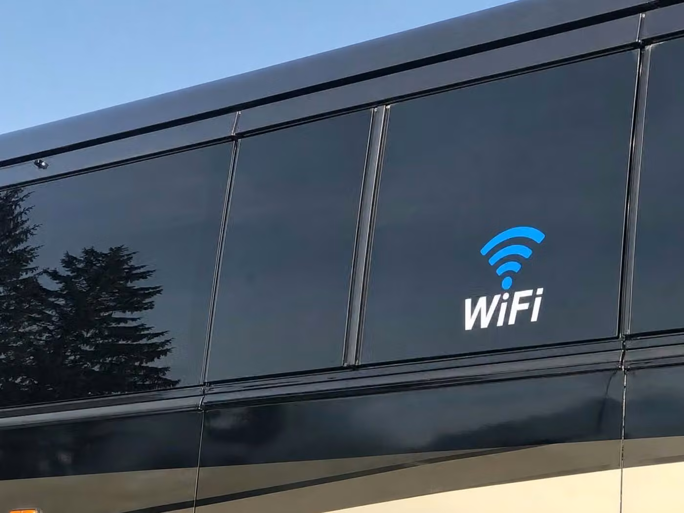 la quinta 15 passenger minibus wifi