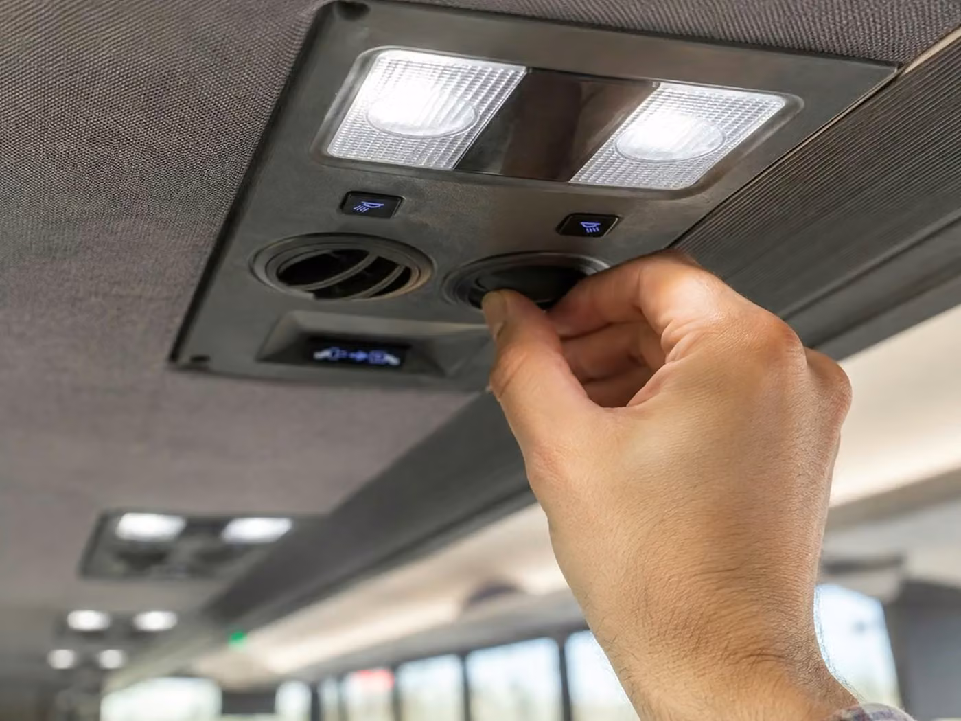 la quinta 18 passenger minibus climate control