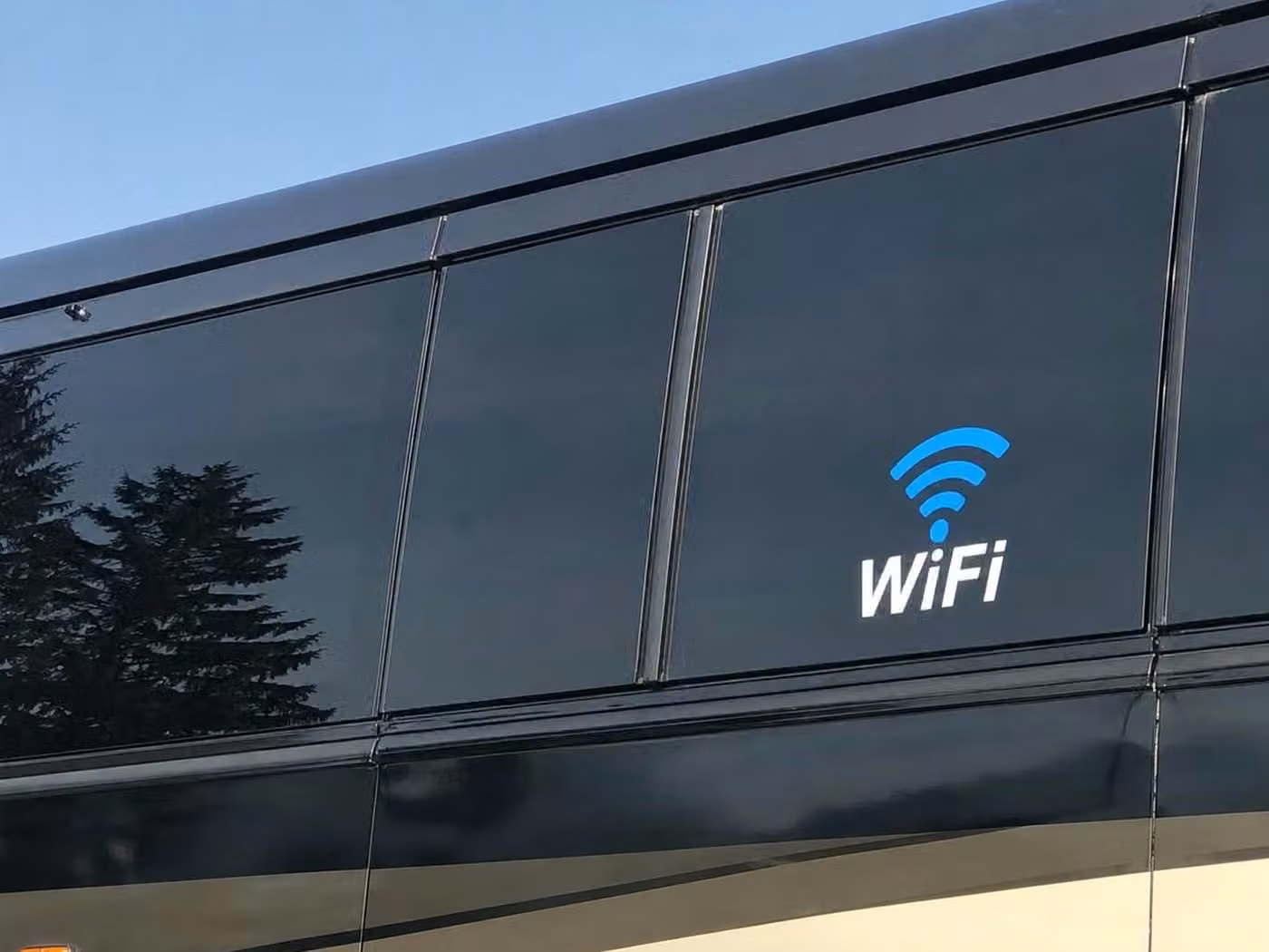 la quinta 18 passenger minibus wifi