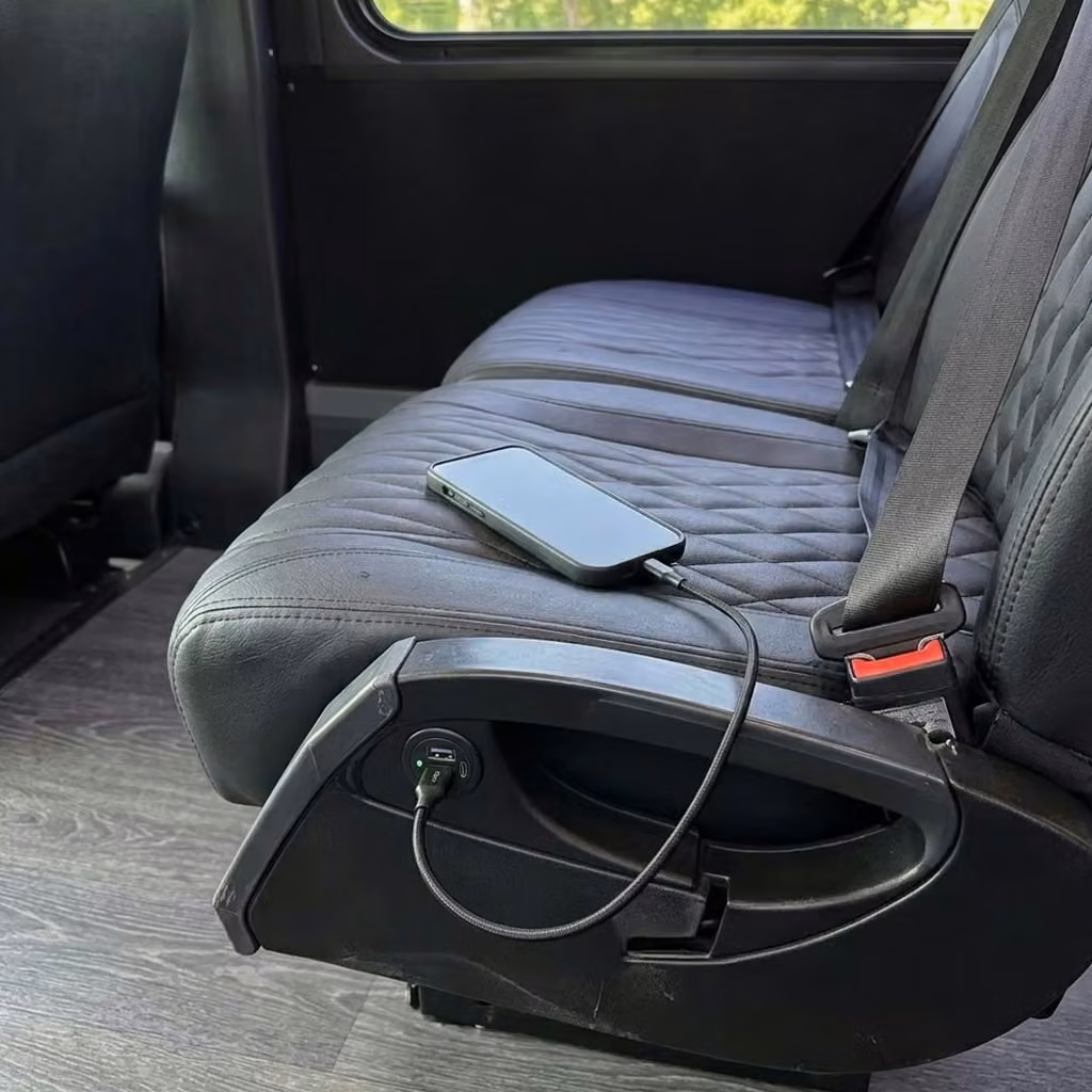la quinta 20 passenger minibus usb charging