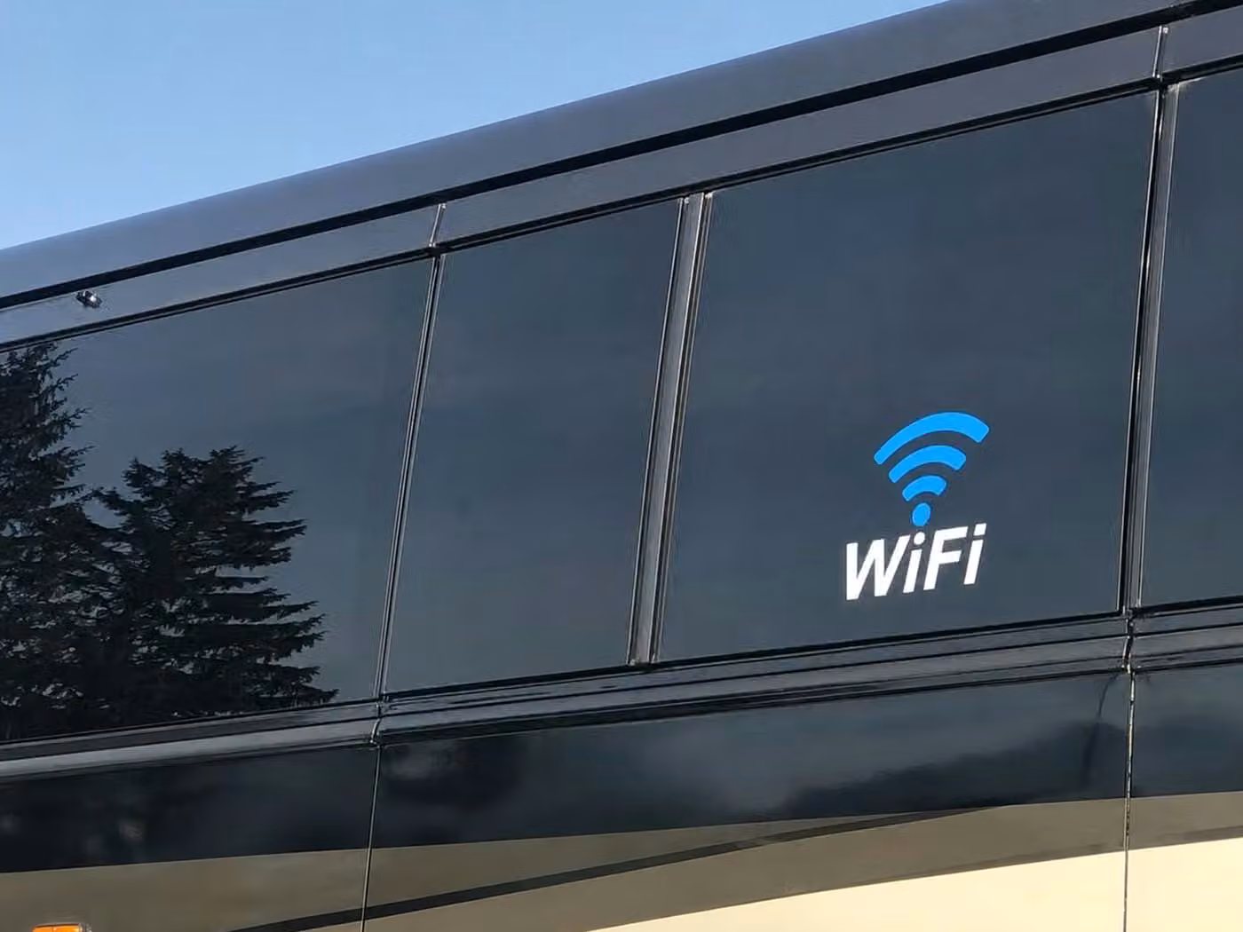 la quinta 20 passenger minibus wifi