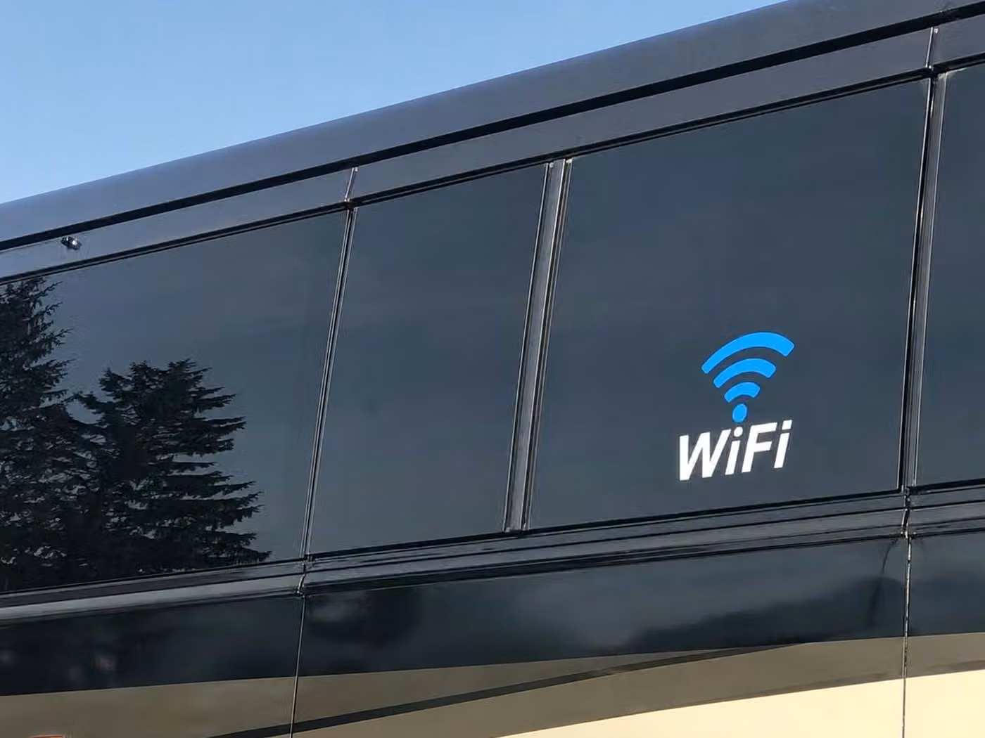 la quinta 30 passenger minibus wifi