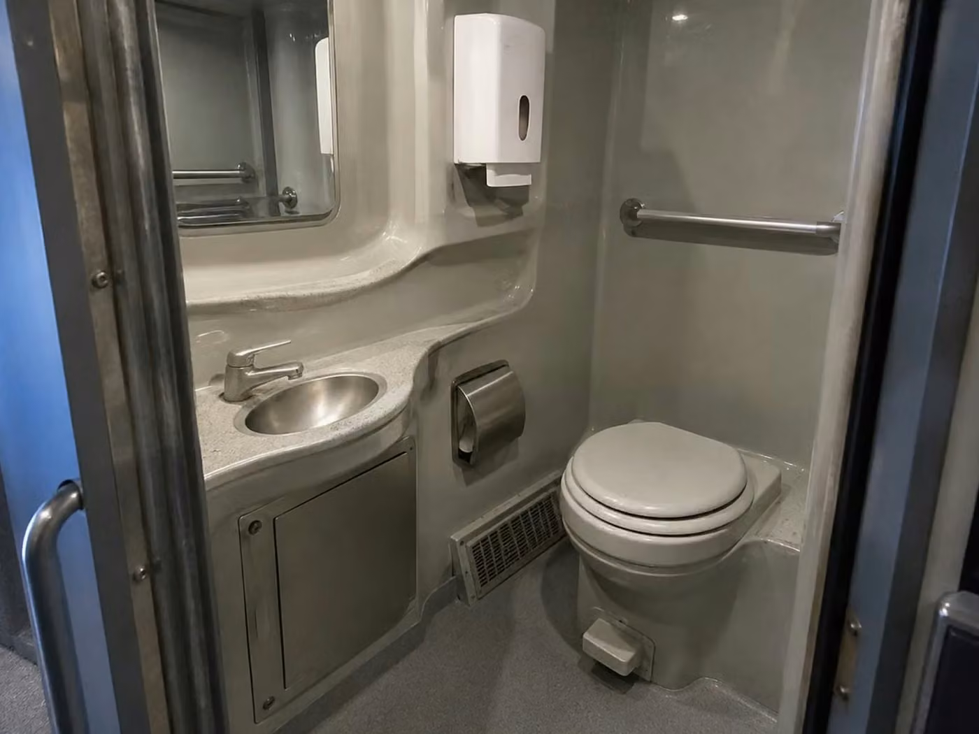 la quinta 56 passenger charter bus onboard restroom
