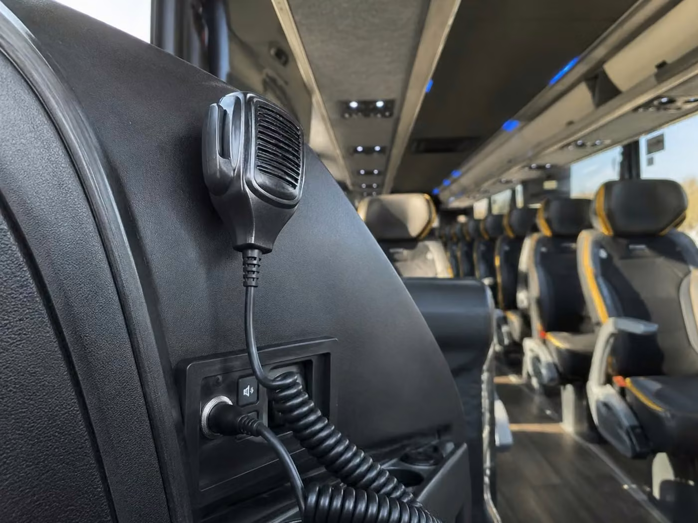 la quinta 56 passenger charter bus pa system