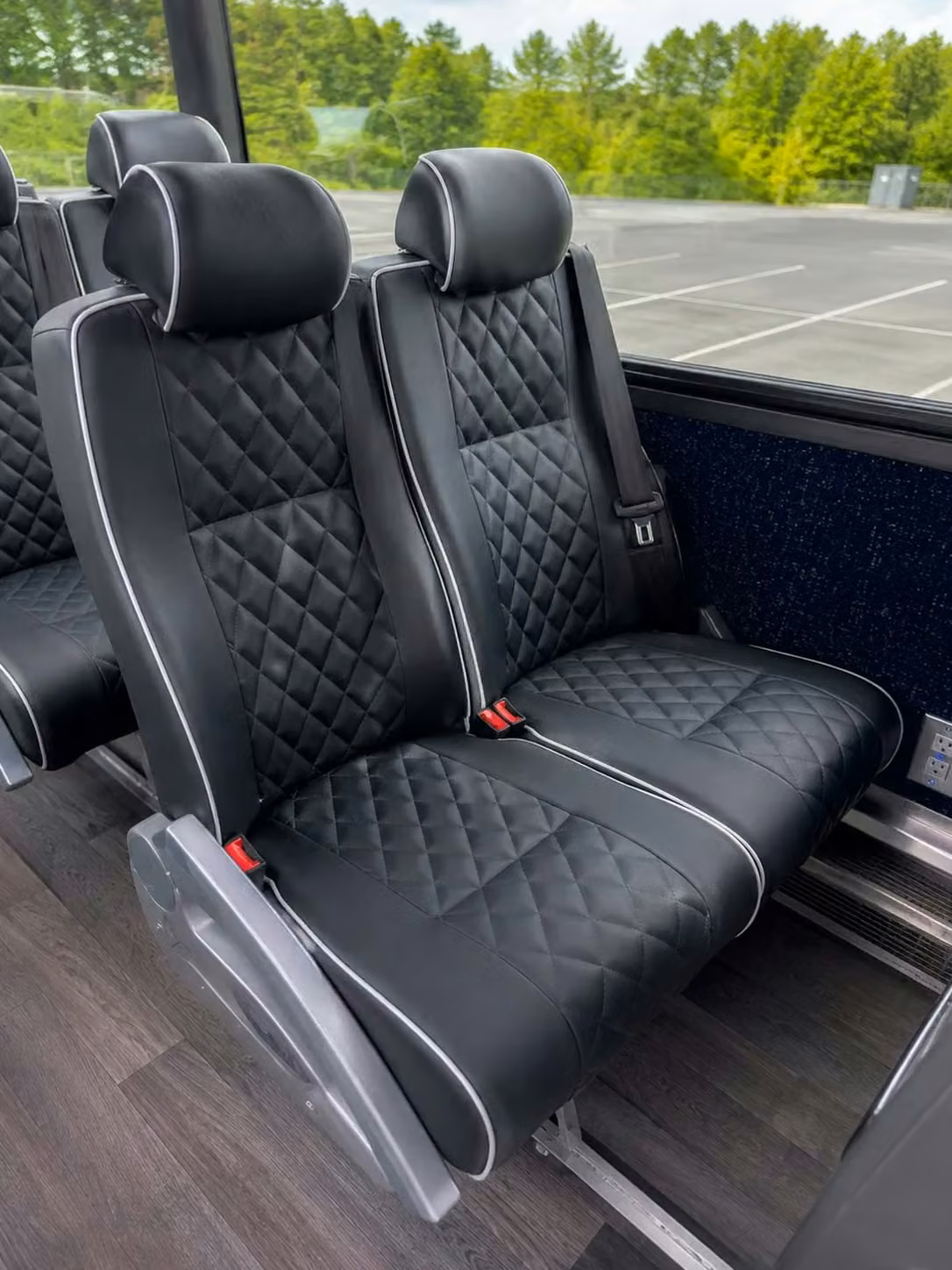 la quinta 56 passenger charter bus reclining seats