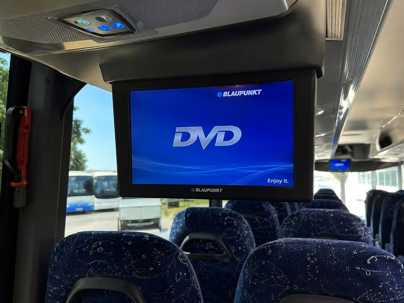la quinta 56 passenger charter bus tvs