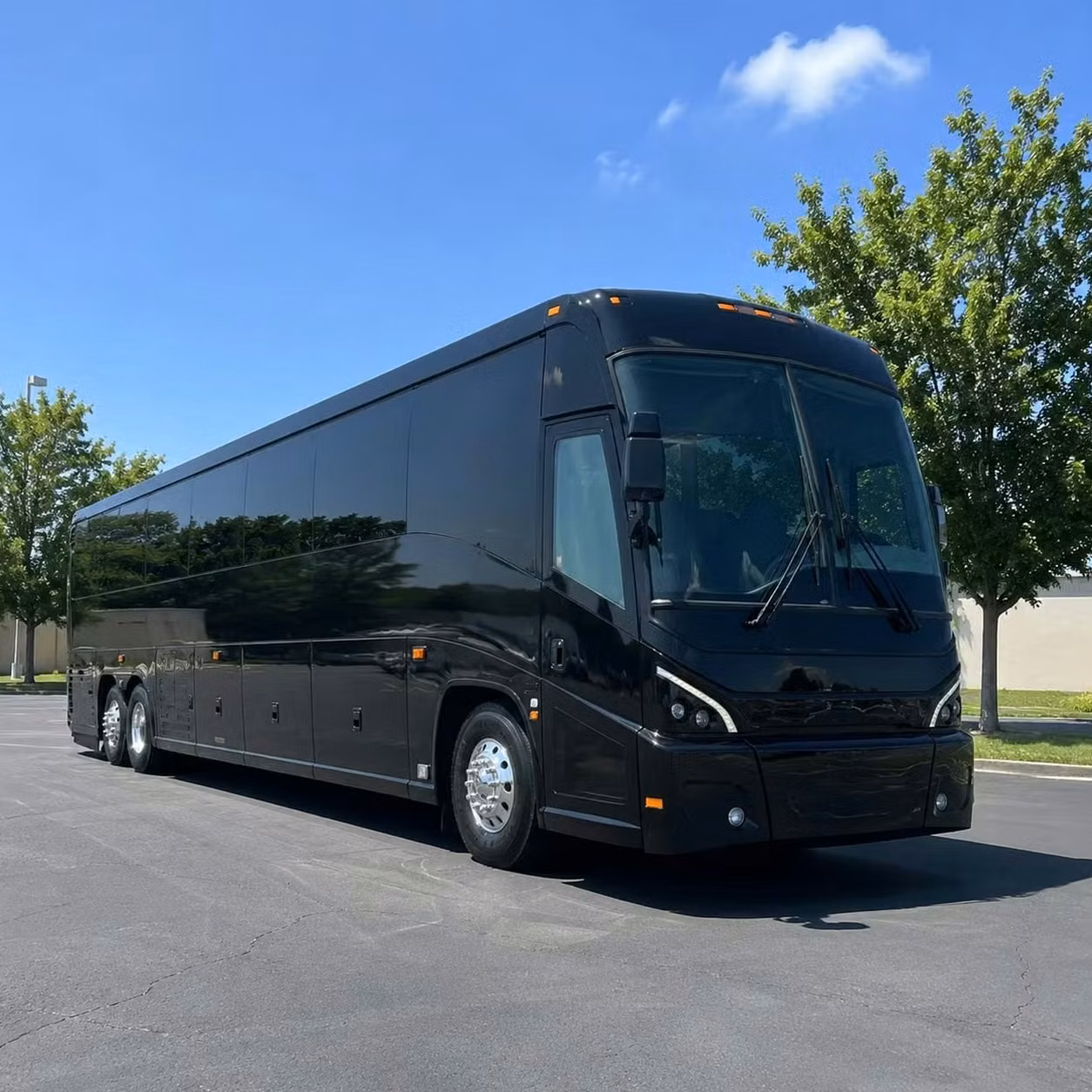 la quinta 56 passenger long distance charter buses with onboard restrooms