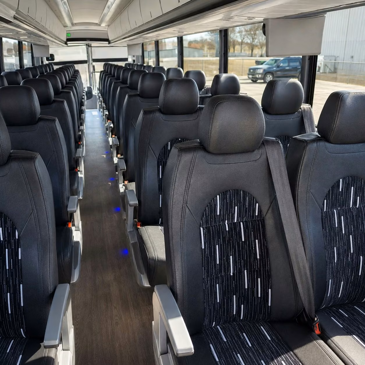 la quinta charter bus interior 3