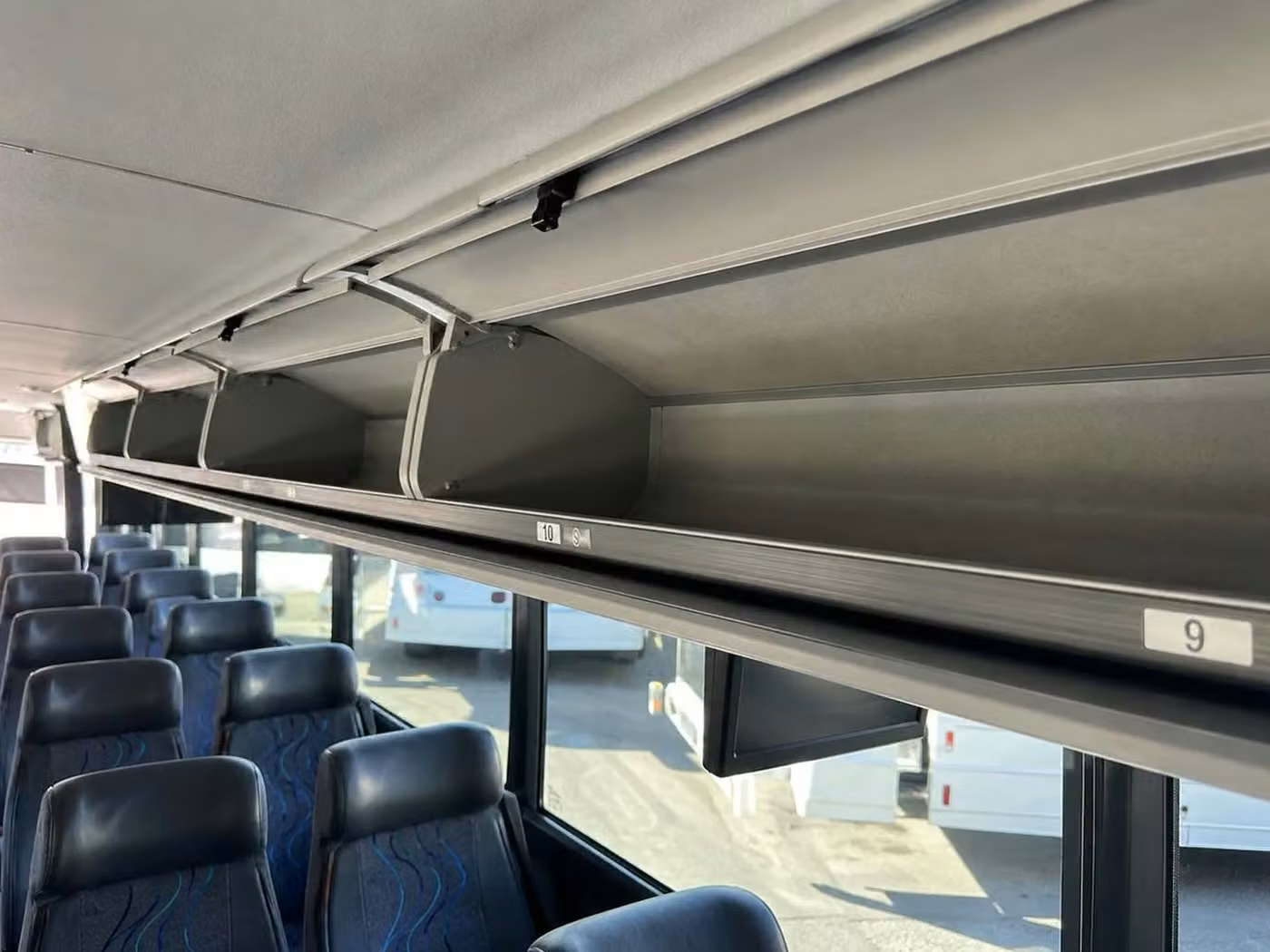la quinta charter bus overhead storage
