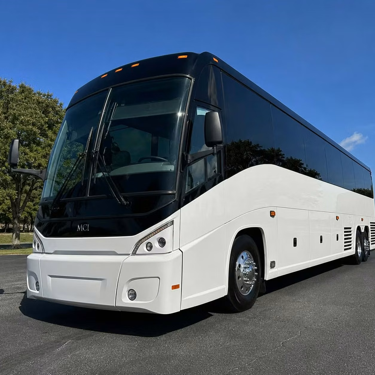 la quinta custom shuttle loops between la quinta hotels bars and venue gates