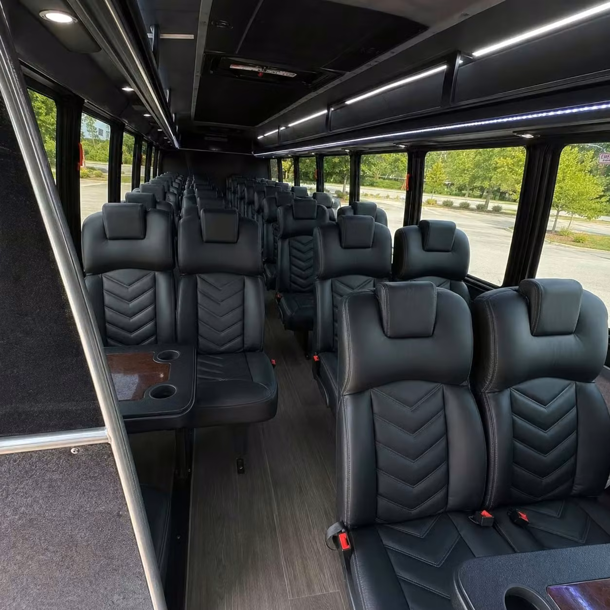 la quinta minibus interior 3