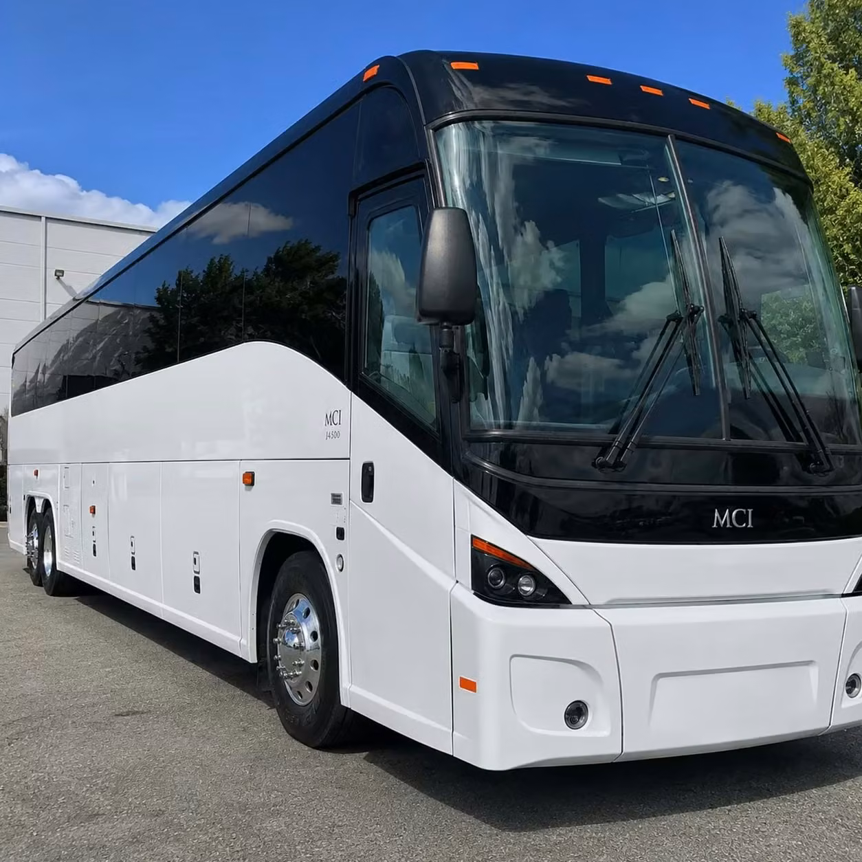la quinta modern private bus rentals for banquets