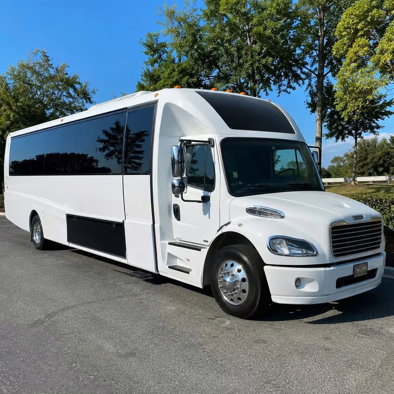 la quinta party bus rental