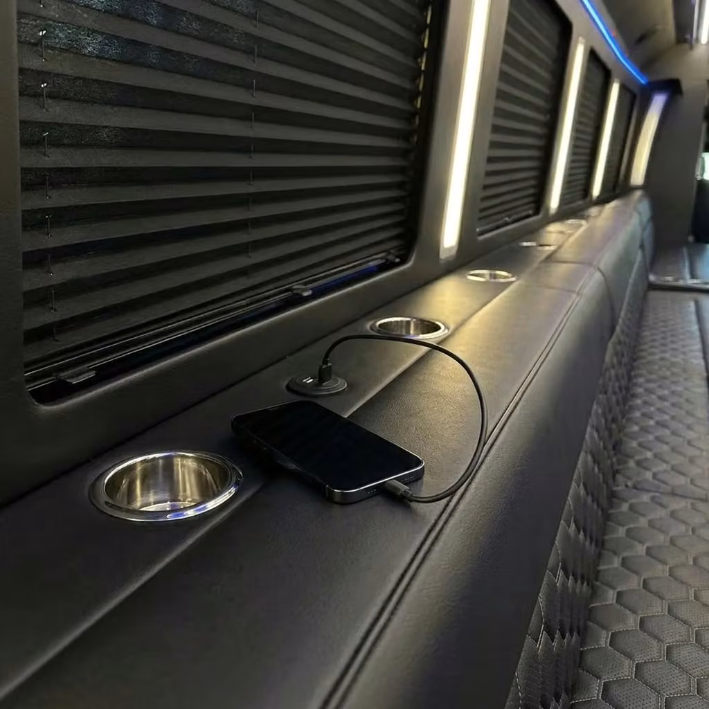 la quinta party bus usb charging
