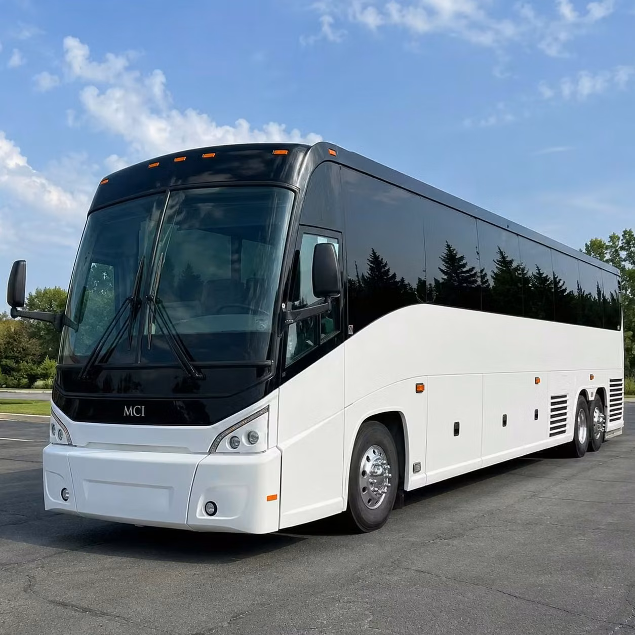 la quinta tour bus and equipment transportation for performing bands